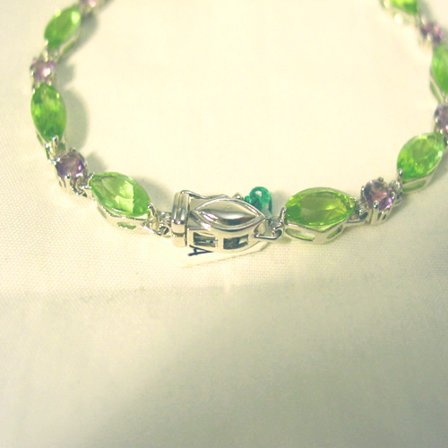 Witgouden Armband met Peridot en Amethist